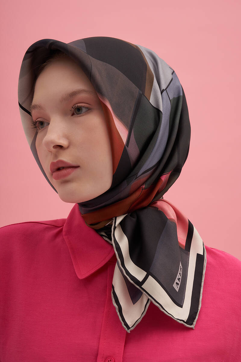 Geometrik Desenli Aker İpek Krep Saten Eşarp